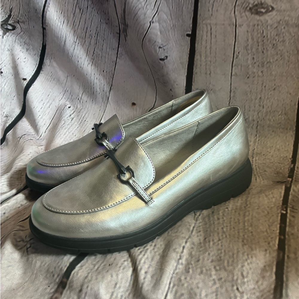 Cliffs by White Mountain Women’s Flow Metallic Silver Slip On Loafer Shoes Sz 8M